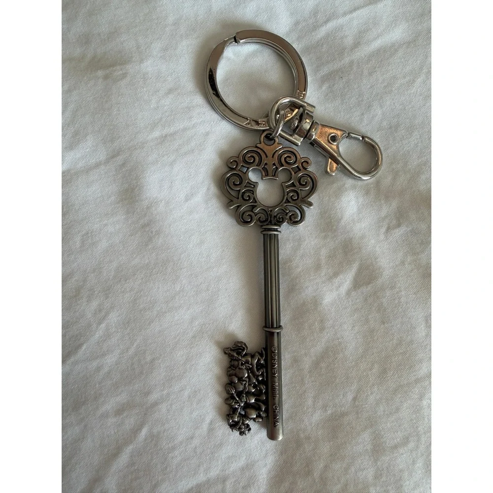 Disney Parks Mickey Mouse Filigree Skeleton Key Keychain Burnished Silver Tone